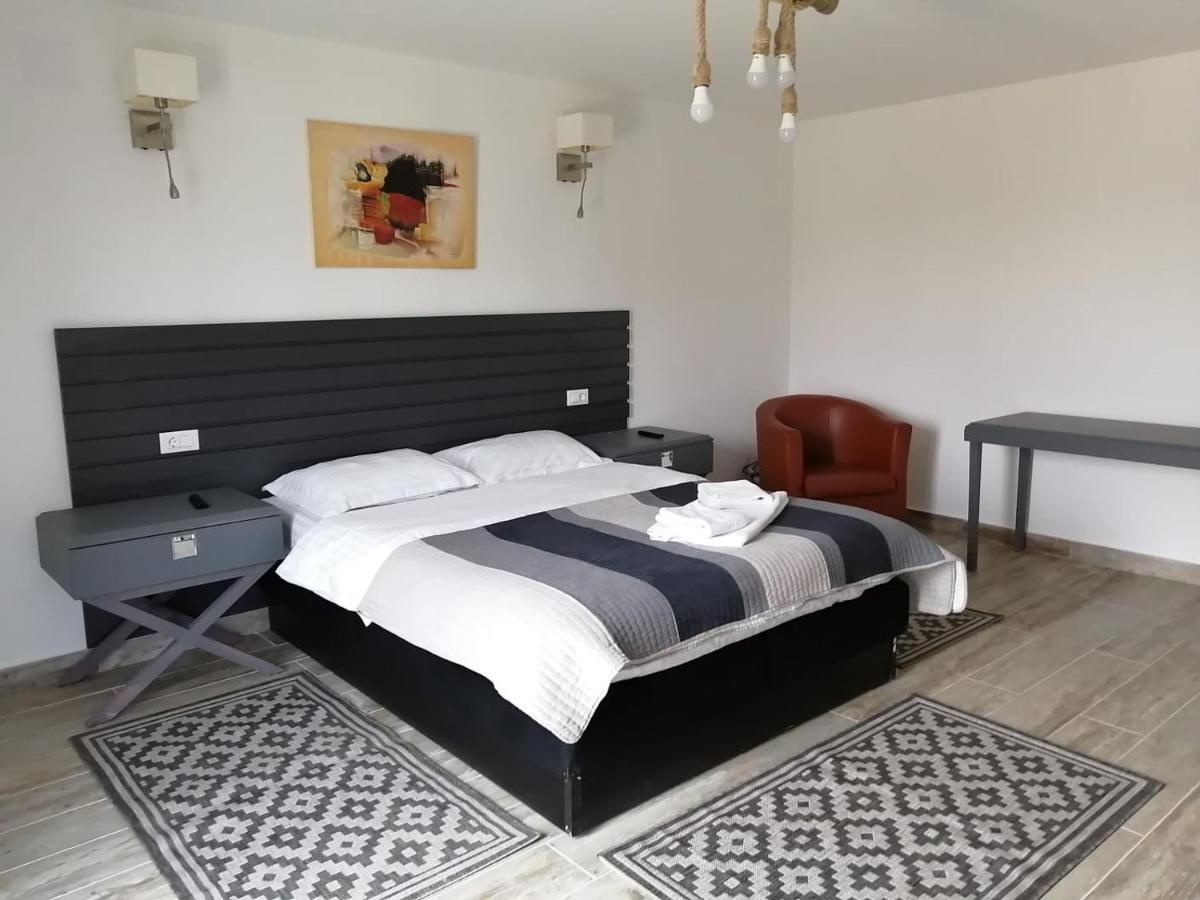 Casa Elis Piscina, Jacuzzy , Sauna, Ciubar Merei Bagian luar foto