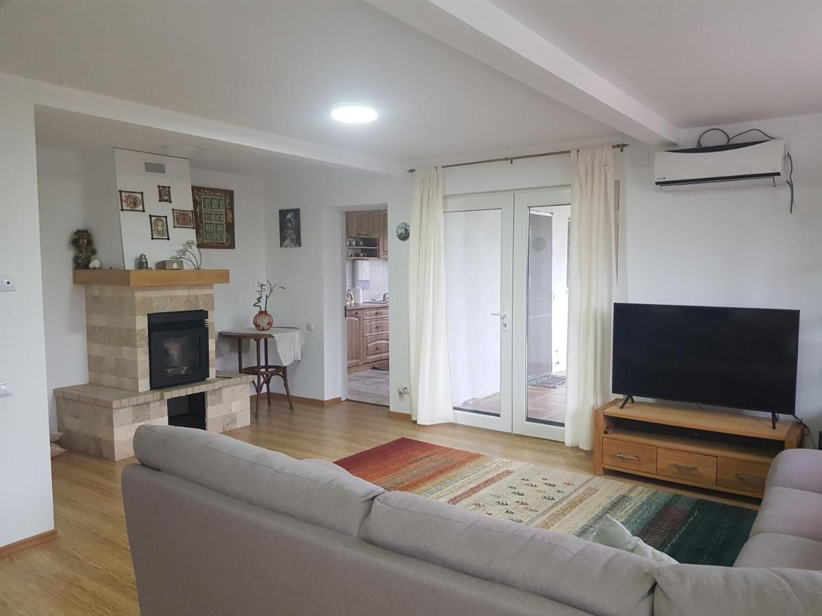 Casa Elis Piscina, Jacuzzy , Sauna, Ciubar Merei Bagian luar foto