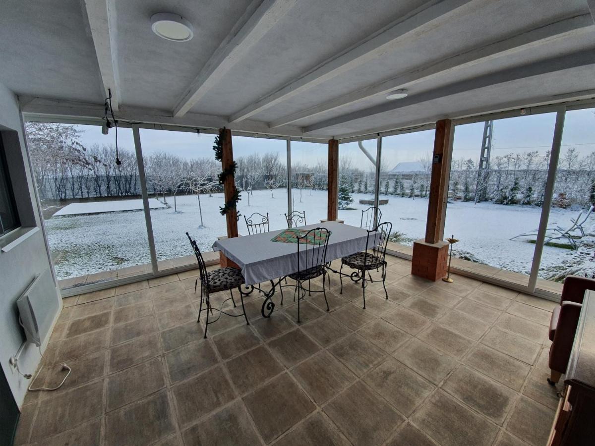 Casa Elis Piscina, Jacuzzy , Sauna, Ciubar Merei Bagian luar foto