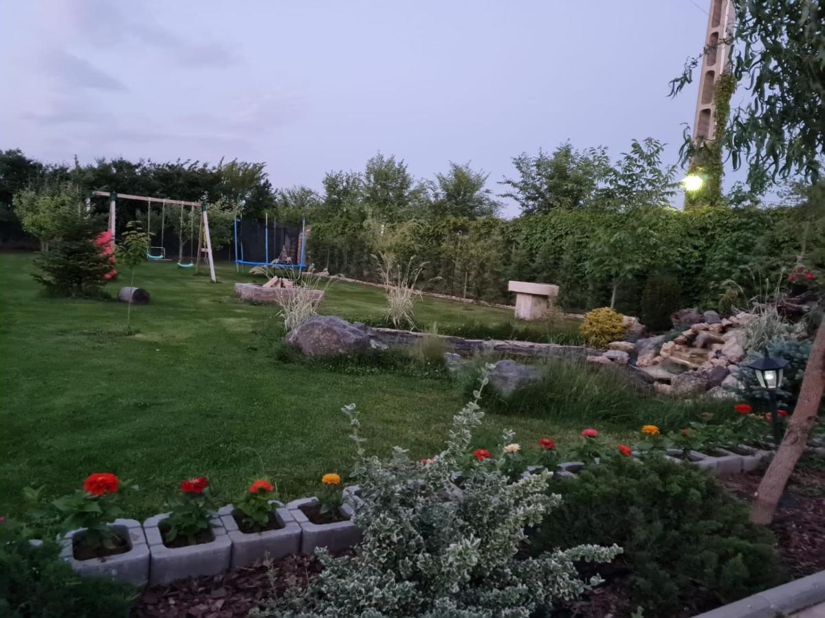 Casa Elis Piscina, Jacuzzy , Sauna, Ciubar Merei Bagian luar foto