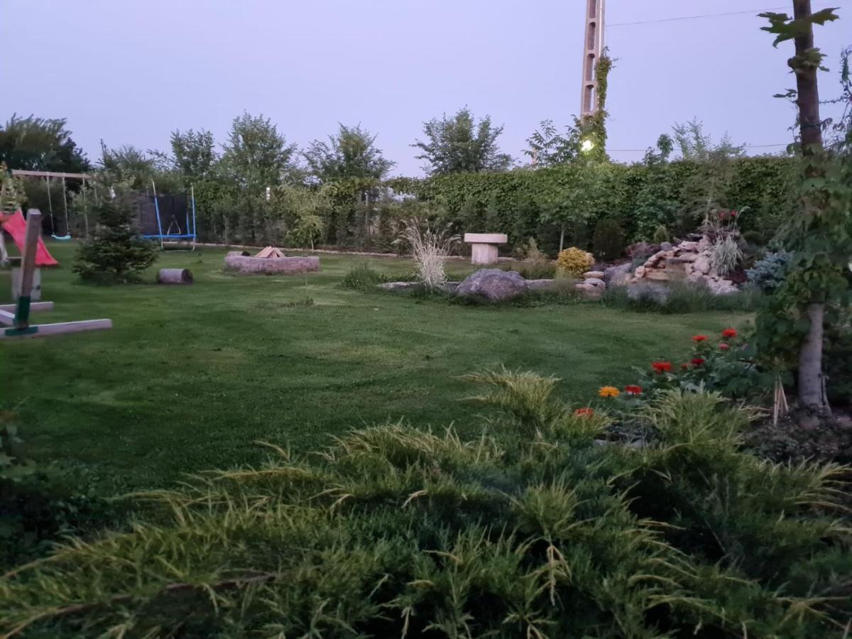 Casa Elis Piscina, Jacuzzy , Sauna, Ciubar Merei Bagian luar foto