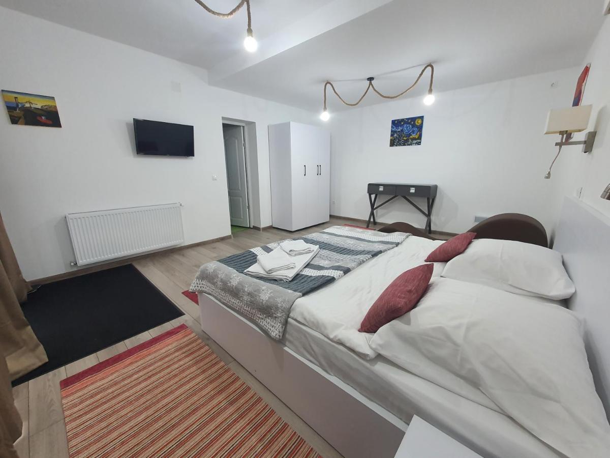 Casa Elis Piscina, Jacuzzy , Sauna, Ciubar Merei Bagian luar foto