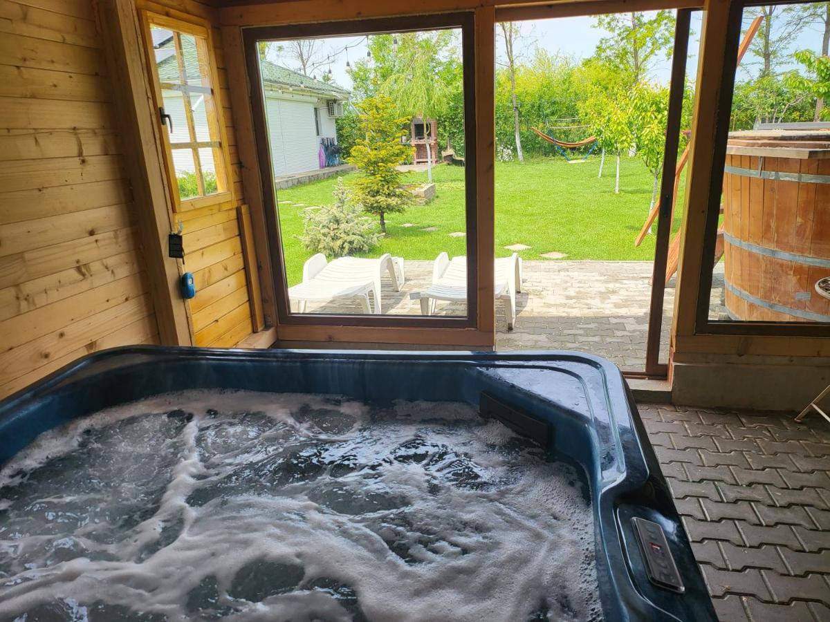 Casa Elis Piscina, Jacuzzy , Sauna, Ciubar Merei Bagian luar foto
