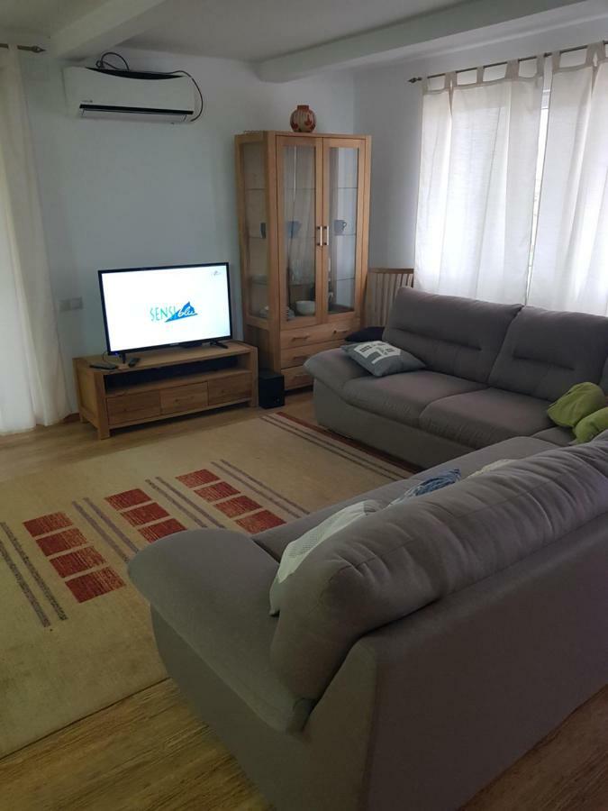 Casa Elis Piscina, Jacuzzy , Sauna, Ciubar Merei Bagian luar foto