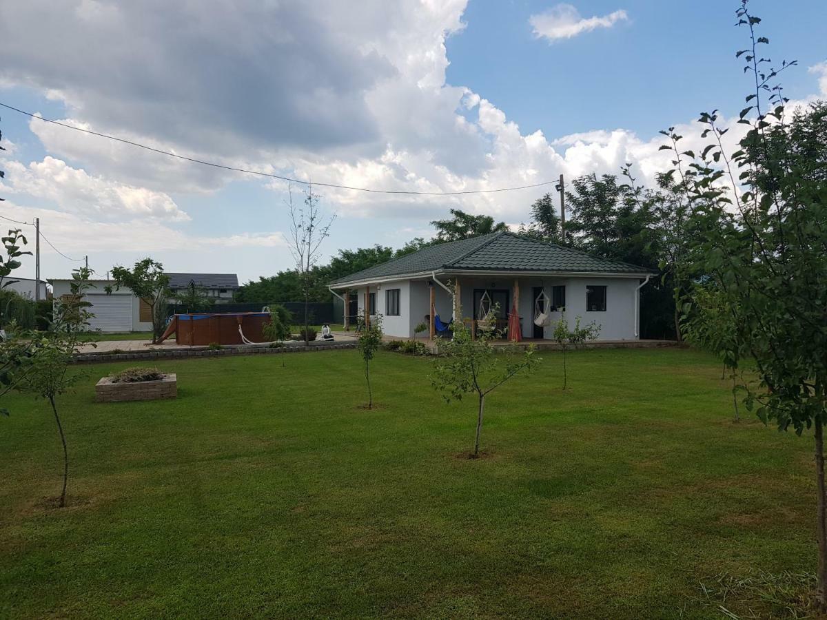 Casa Elis Piscina, Jacuzzy , Sauna, Ciubar Merei Bagian luar foto
